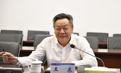 （峨旅股份公司黨委書記、董事長王東講話）